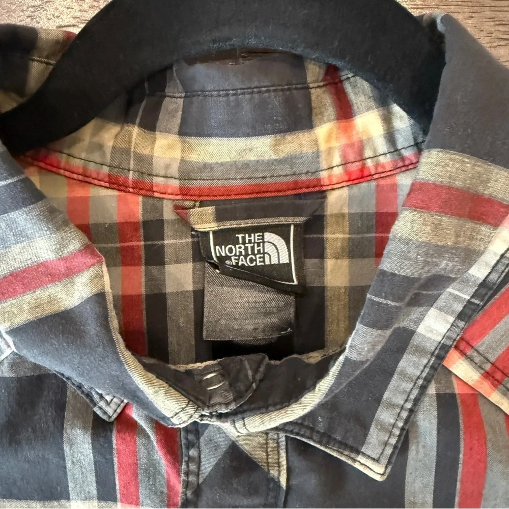 The North Face Men’s Plaid Western Short Sleeve Button-Up – Black Red Cream